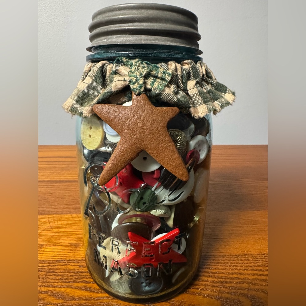 Vintage Ball Mason Jar with Assorted Buttons and Zinc Ball Lid ~ Good Condition